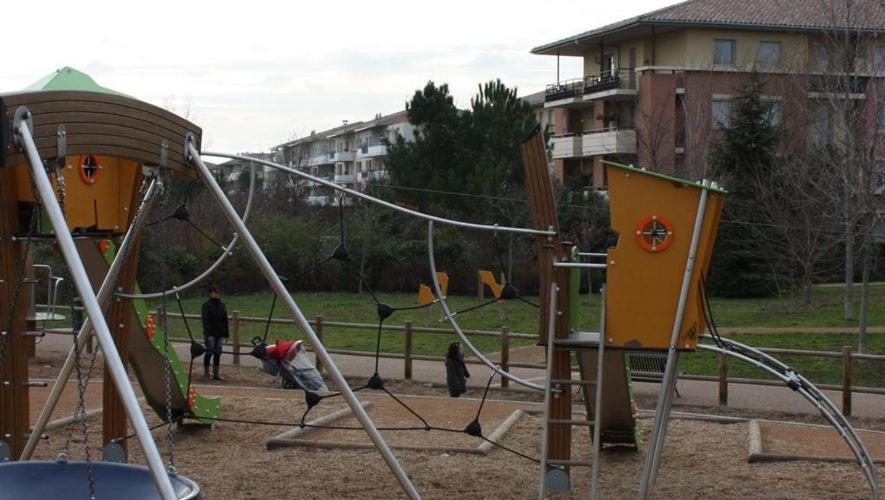 Appartement Entier T2 Avec Piscine Paradis Entierement Meuble Proche Metro Toulouse Luaran gambar